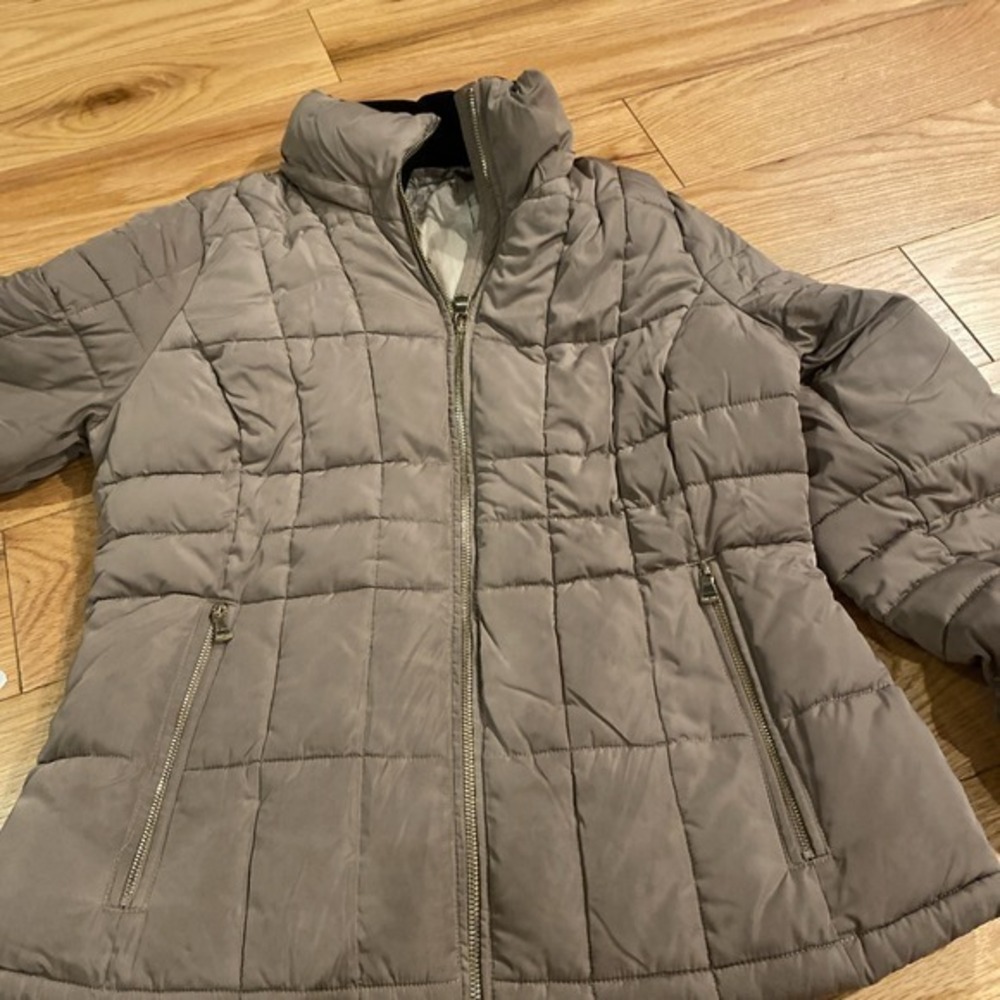 Calvin Klein Women's Puffer Jacket‎ Tan, Size Medium        217
